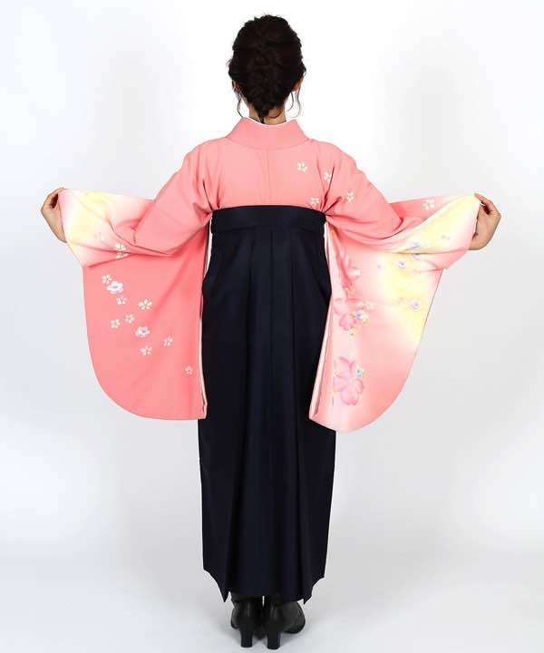 卒業式袴レンタル | ピンク地にクリーム暈し 花と熨斗の濃紺袴