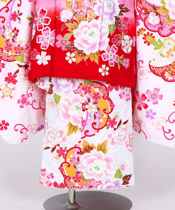 七五三(三歳)レンタル | 白地に桜と小花 ピンクと赤に鞠と桜の被布