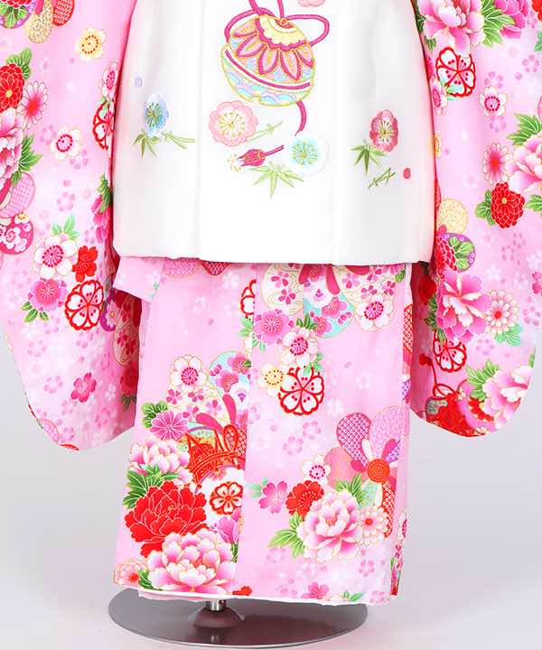 七五三(三歳)レンタル | ピンク地に桜と菊の花 白に鞠の被布