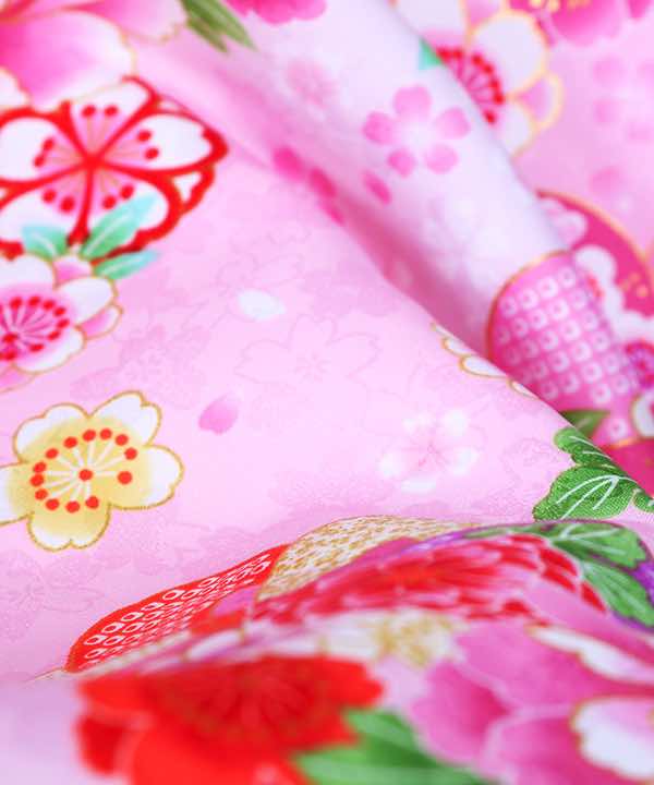 七五三(三歳)レンタル | ピンク地に桜と菊の花 白に鞠の被布