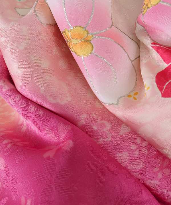 振袖レンタル | 白地にピンク暈し 胡蝶蘭と小花の花丸文