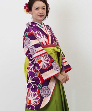 卒業式袴 | 紫の縦縞に椿 黄緑暈し刺繍袴