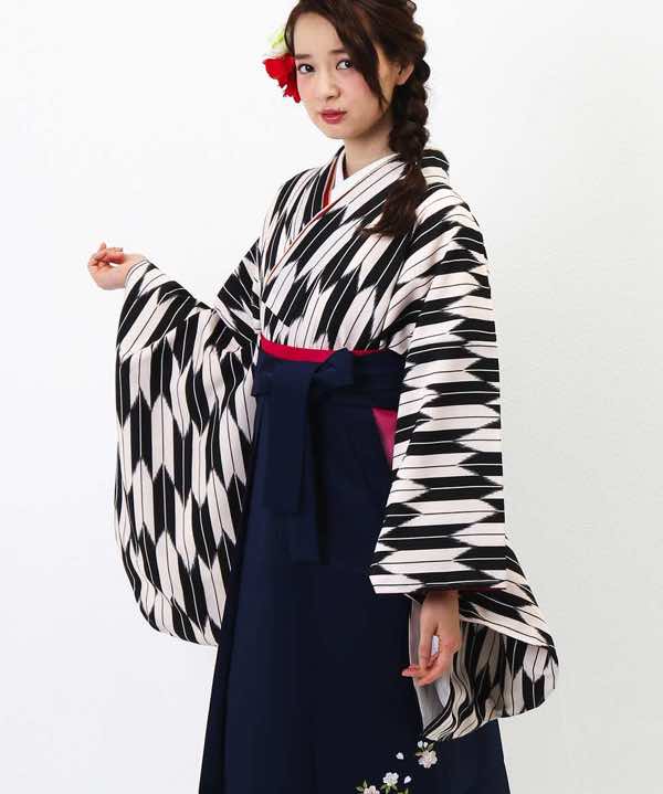 卒業式袴レンタル | 白黒の矢絣 濃紺刺繍袴