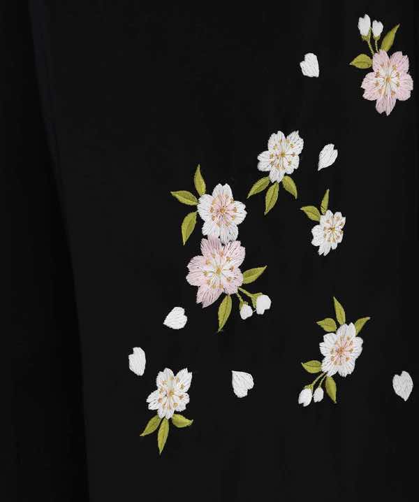 卒業式袴レンタル | 黒地に矢筈と花 吉祥文様 漆黒刺繍袴
