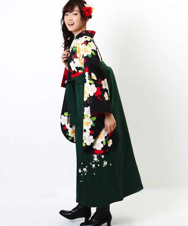卒業式袴レンタル | 黒地にクリームの椿 緑刺繍袴