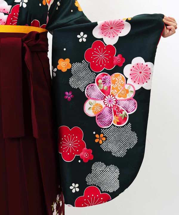 卒業式袴レンタル | 深緑地に梅 エンジ地桜刺繍袴