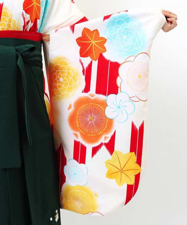 卒業式袴レンタル | 白地に赤矢絣と花 緑地桜刺繍袴