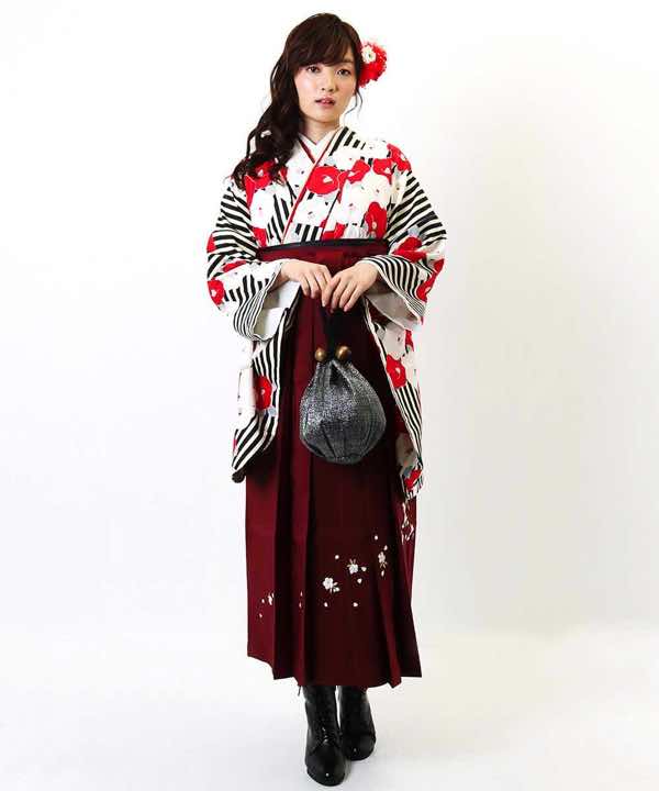 卒業式袴レンタル | 黒のストライプに紅白の椿 臙脂刺繍袴