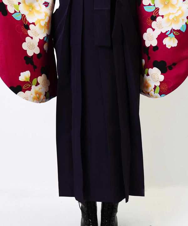 卒業式袴レンタル | 赤紫地にクリーム色の椿と梅 紫無地袴