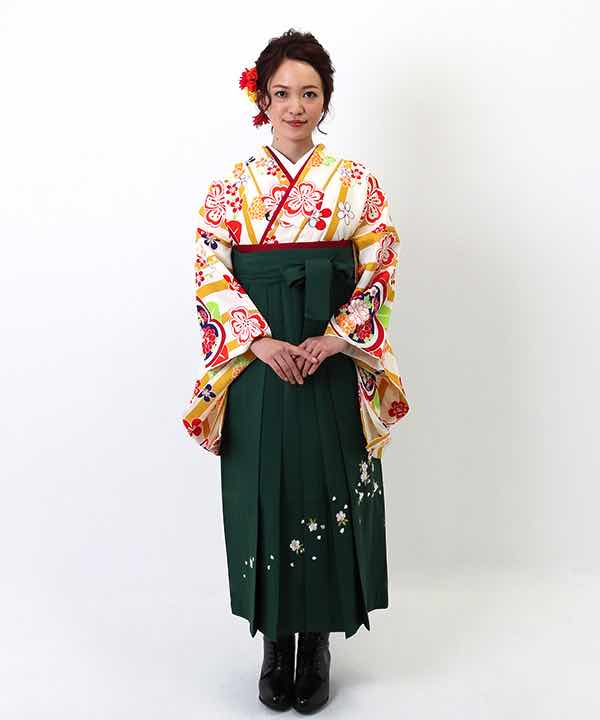 卒業式袴レンタル | 白地に黄色のストライプと花々 刺繍入り緑袴(S)