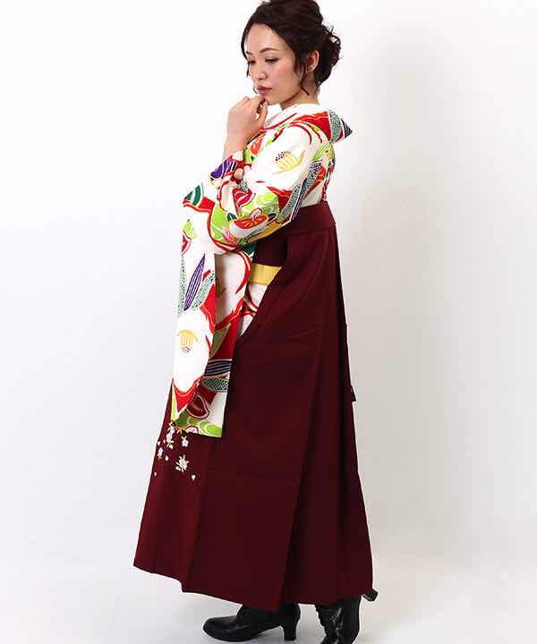 卒業式袴レンタル | 白地にカラフルな花と色紙 刺繍入り臙脂袴(S)