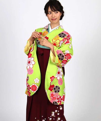 卒業式袴レンタル | 黄緑地に桜模様 臙脂色桜刺繍袴