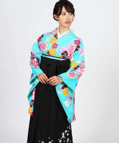 卒業式袴レンタル | 水色地に花々と流水文 刺繍黒袴