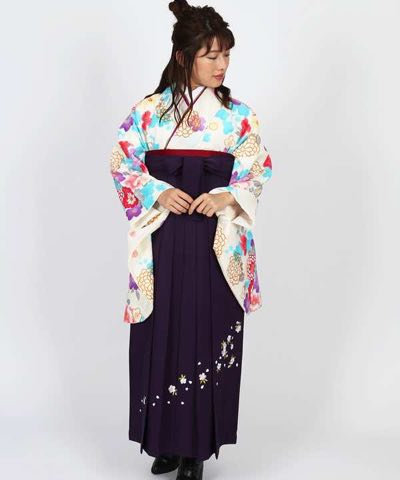 卒業式袴レンタル | オフホワイト地に菊と桜 刺繍紫袴