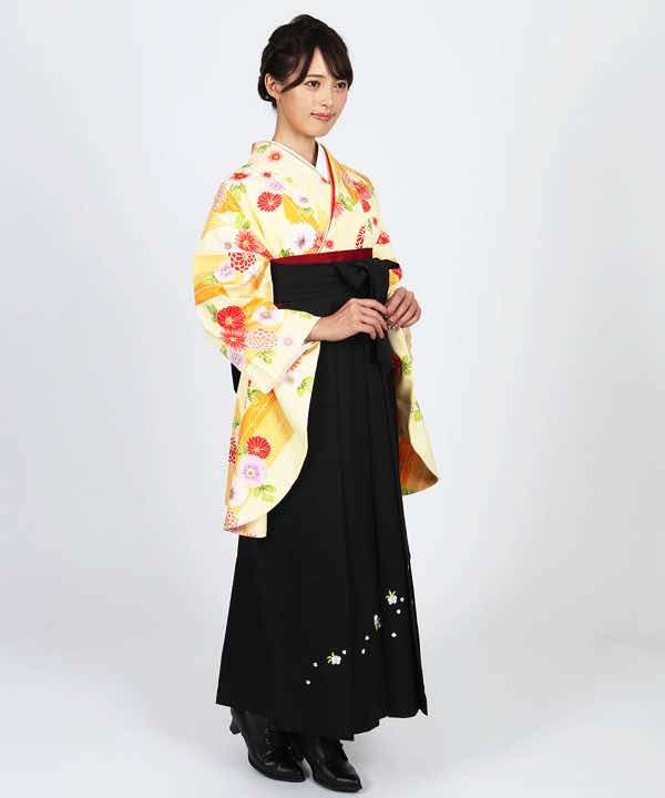 卒業式袴レンタル | 薄黄色地に矢絣と菊 刺繍入り黒袴