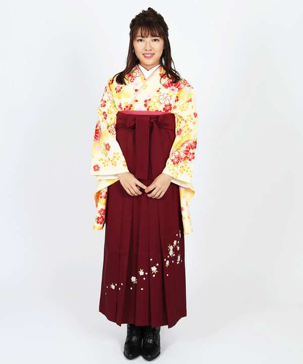 卒業式袴レンタル | 薄黄色地に桜と鞠 刺繍入り臙脂袴