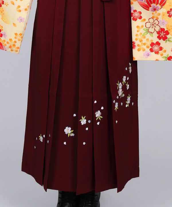 卒業式袴レンタル | 薄黄色地に桜と鞠 刺繍入り臙脂袴