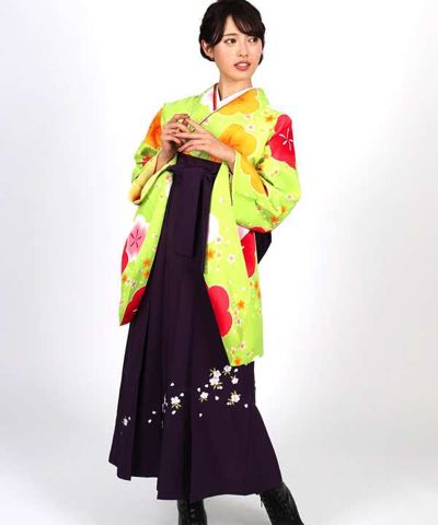 卒業式袴レンタル | 黄緑地に梅と舞う桜 刺繍入り紫袴