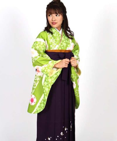 卒業式袴レンタル | 若草色地に桜 刺繍入り紫袴