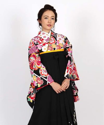 卒業式袴レンタル | 黒地に菊と桜と梅 刺繍入り黒袴