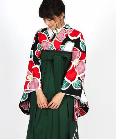 卒業式袴レンタル | 黒地に鹿の子の椿 刺繍入り緑袴