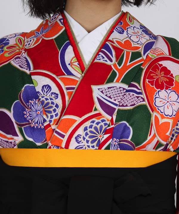 卒業式袴レンタル | 緑地に赤ストライプ 橘 刺繍入り黒袴