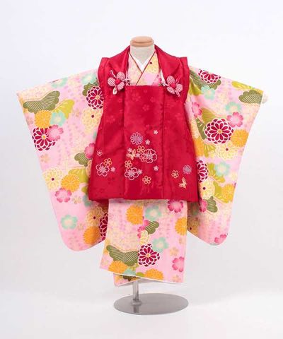 七五三(三歳) | 薄ピンク地に桜と八重菊と松文　小花の赤被布